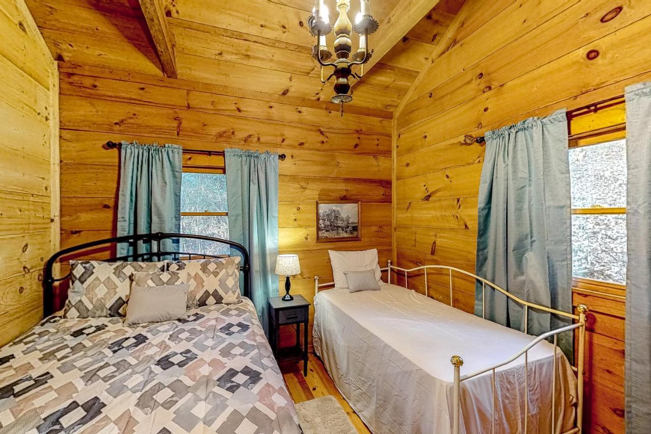 The Scaly Mountain Cabin Exterior photo